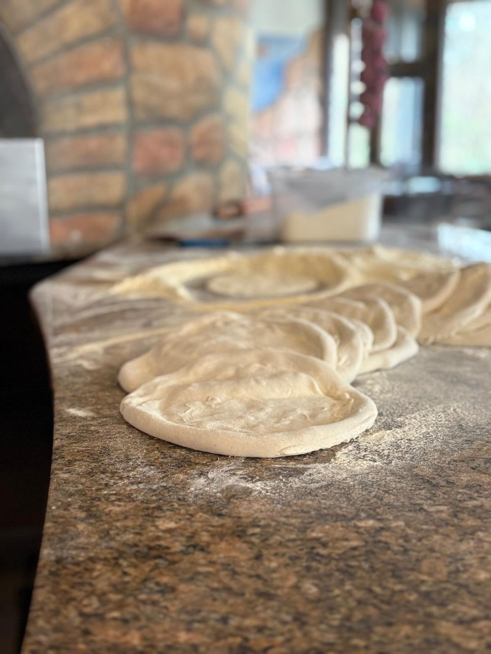 Handgemachter Pizzateig